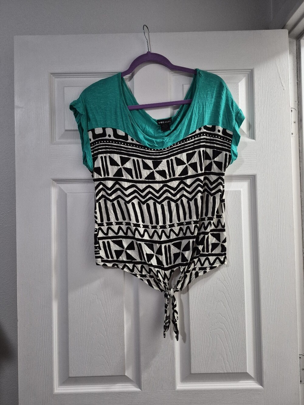 Wet Seal Teal & Black Geometric Tie-Front Crop Top